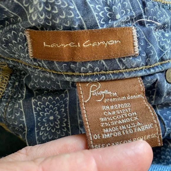 PAIGE • Laurel Canyon Low Rise Bootcut Blue Jeans - Picture 8 of 16